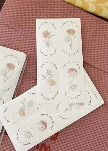 Pastel Bej Çiçekli Teşekkür Etiketleri