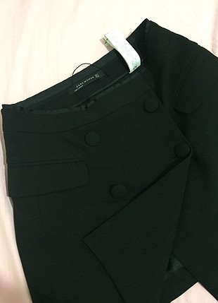 s Beden #zara mini etek small siyah anvelop önden düğmeli yanları cepli