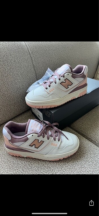 New Balance 550