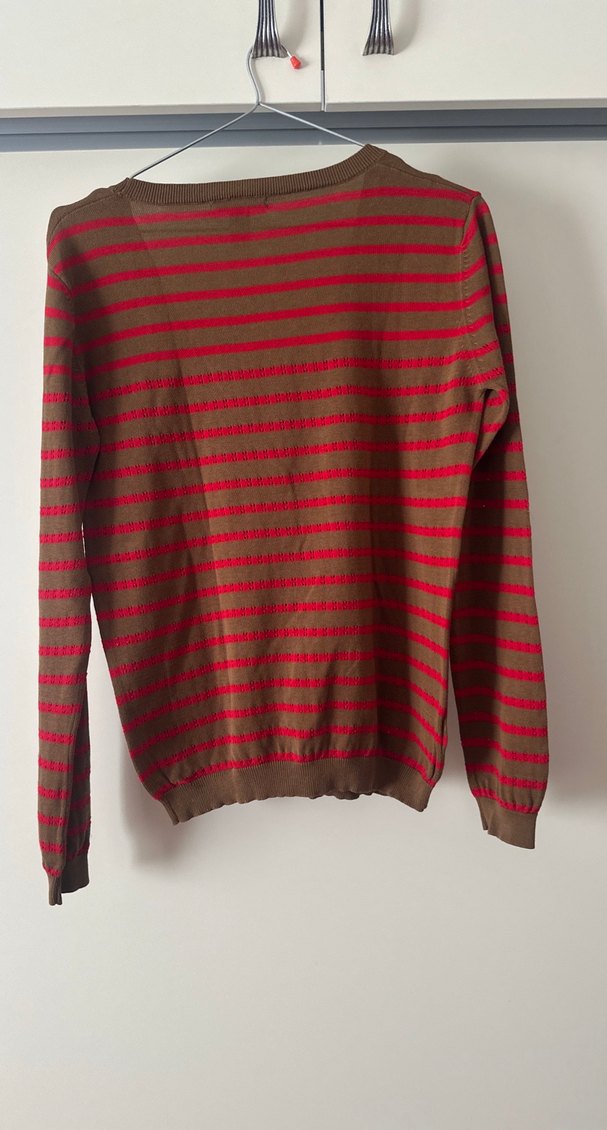 Düğmeli Kahverengi Kırmızı Çizgili Triko Hırka - Görsel 3