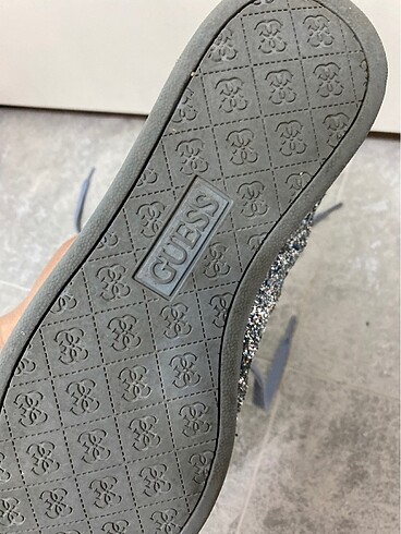 39 Beden GUESS
