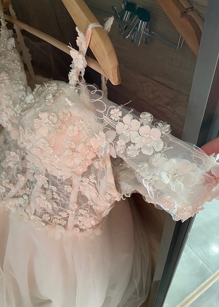 Üç boyut çiçekli a kesim gelinlik (Abiye Fiyatına) - Görsel 5