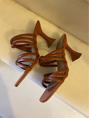 Zara 37 Numara Terlik