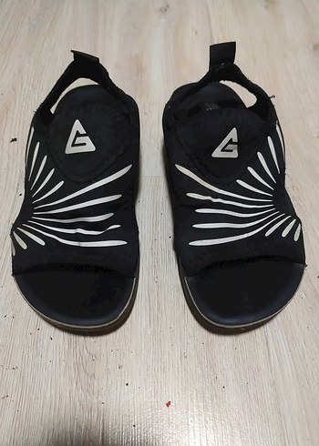 Siyah Zebra Desenli Cırt Cırtlı Sandalet