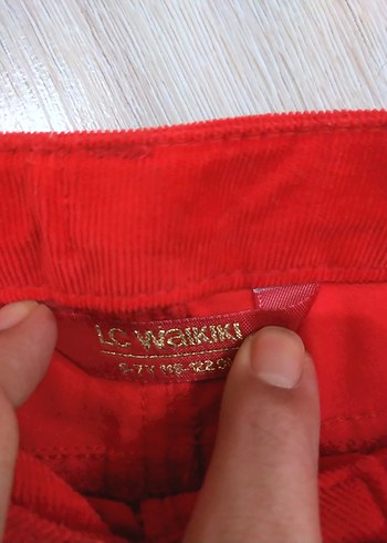 Nakışlı Kırmızı Süet Kız Şortu - Görsel 2