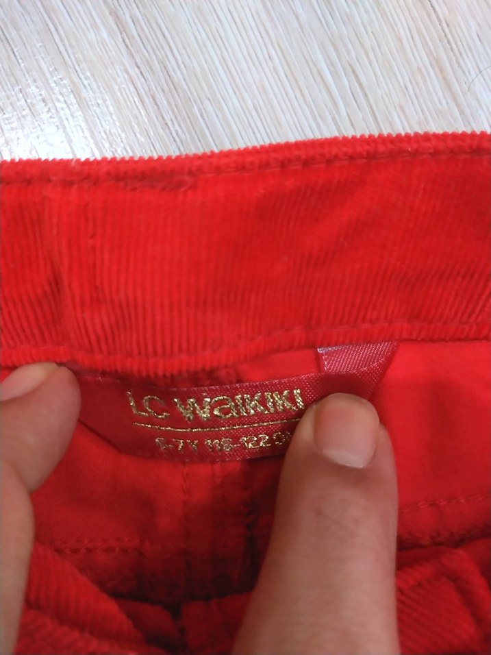 Nakışlı Kırmızı Süet Kız Şortu - Görsel 2