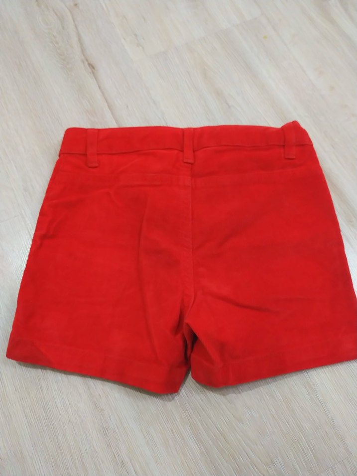 Nakışlı Kırmızı Süet Kız Şortu - Görsel 3