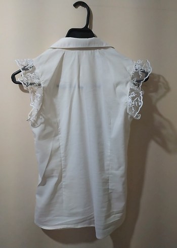 Düğmeli Beyaz Nakışlı Kolsuz Gömlek - Görsel 3