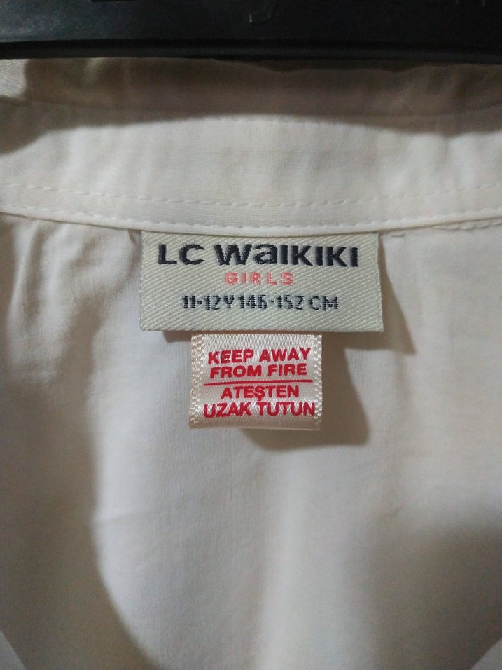 Düğmeli Beyaz Nakışlı Kolsuz Gömlek - Görsel 2