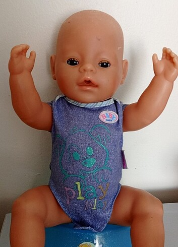 Beden Renk Tuvaletini yapan Erkek bebek