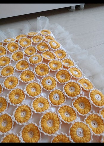 Sarı Nakışlı Örgü Bebek Battaniyesi - Görsel 2