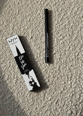 NYX Siyah eyeliner