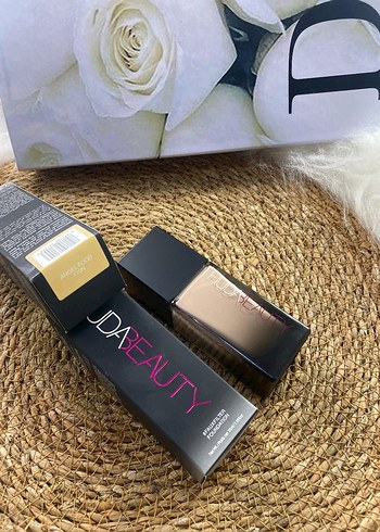 Huda Beauty fondöten
