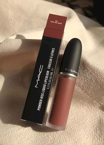 MAC Powder Kiss Sıvı Ruj - Over The Taupe