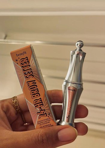 Benefit Shiny Bej Kirpik Maskarası