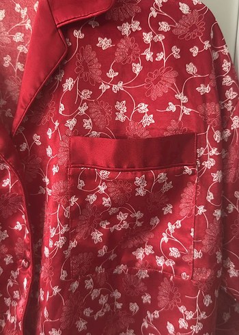l Beden Düğmeli kadın pijama takımı.