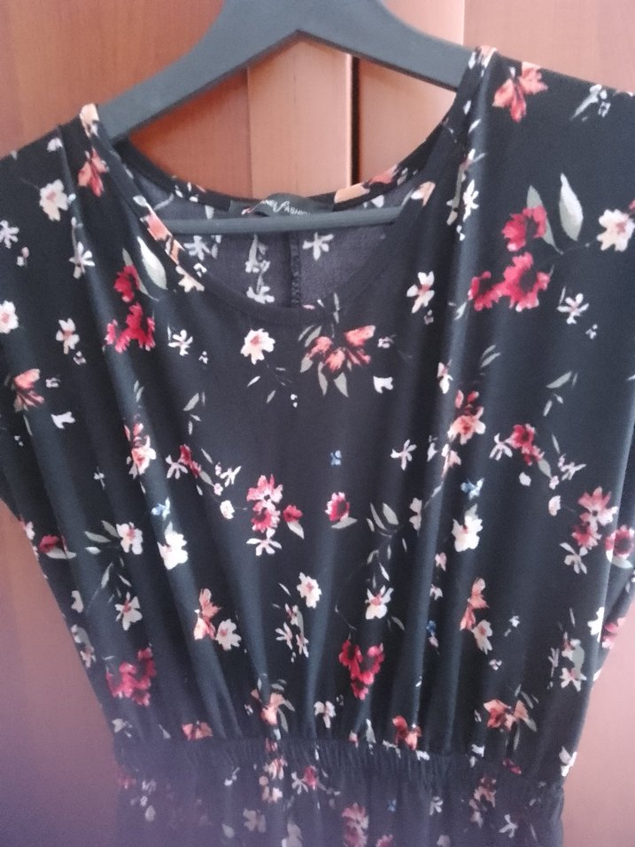 Çiçek Desenli Siyah elbise - Görsel 4