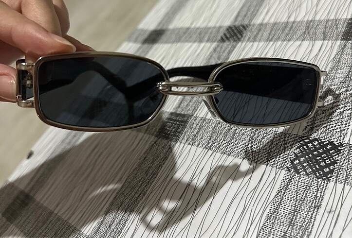 Metal Detaylı Siyah Güneş Gözlüğü