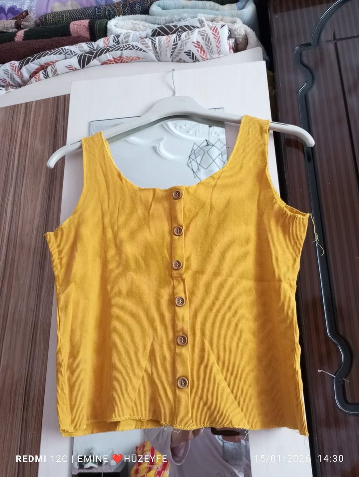Sarı Düğmeli Kolsuz Keten Midi Bluz - Görsel 2