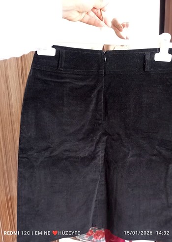 Siyah Süet Pilili Mini Etek - Görsel 3