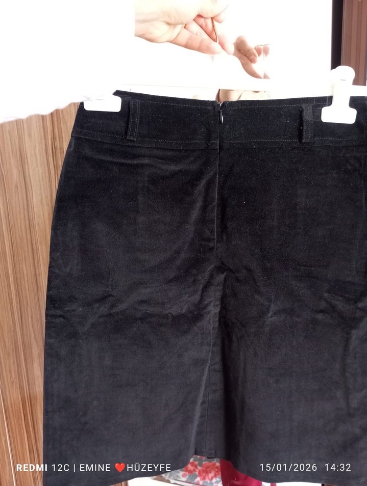 Siyah Süet Pilili Mini Etek - Görsel 3