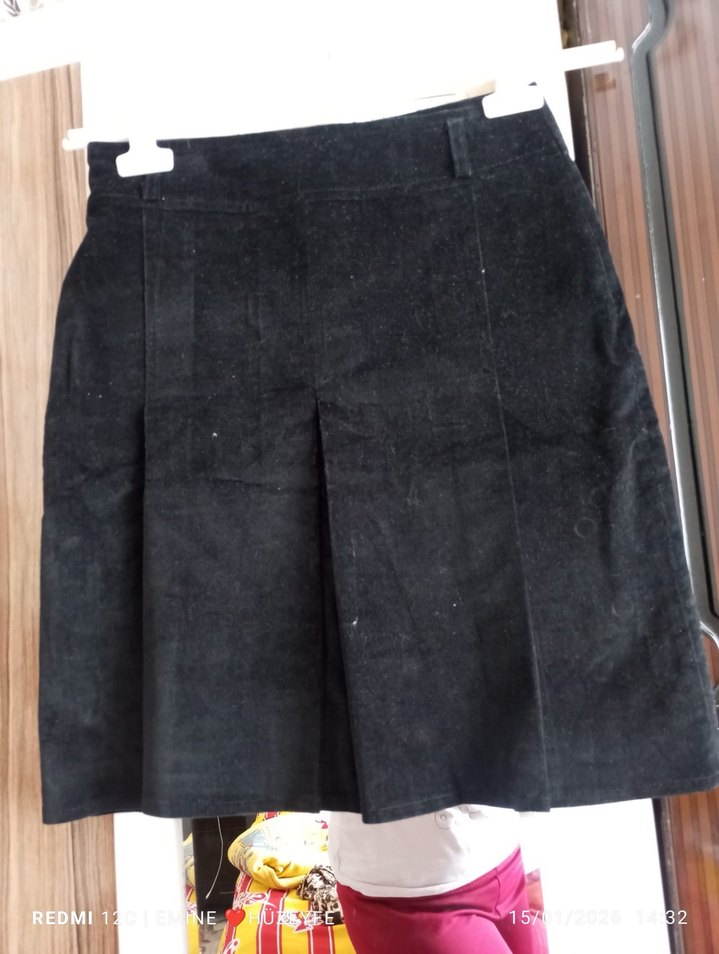 Siyah Süet Pilili Mini Etek - Görsel 2