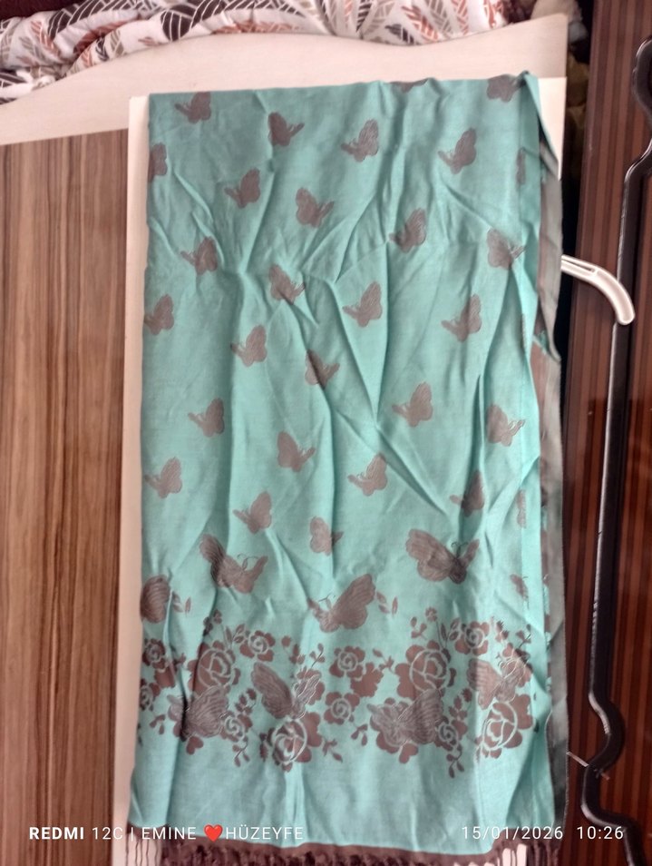 Kelebek Desenli Kahverengi Kadın Şal - Görsel 3