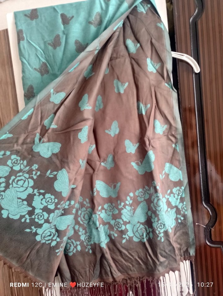 Kelebek Desenli Kahverengi Kadın Şal - Görsel 2