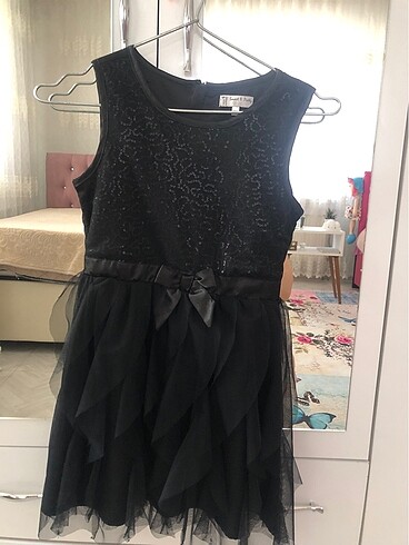 Siyah tüllü elbise