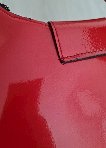 Kırmızı Parlak Deri Kadın Çantası - Görsel 3