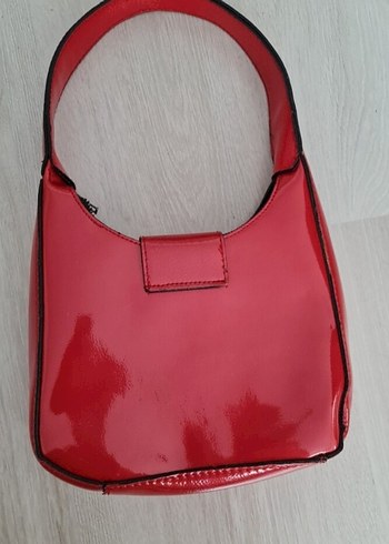 Kırmızı Parlak Deri Kadın Çantası - Görsel 2