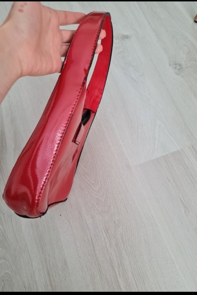 Kırmızı Parlak Deri Kadın Çantası - Görsel 4