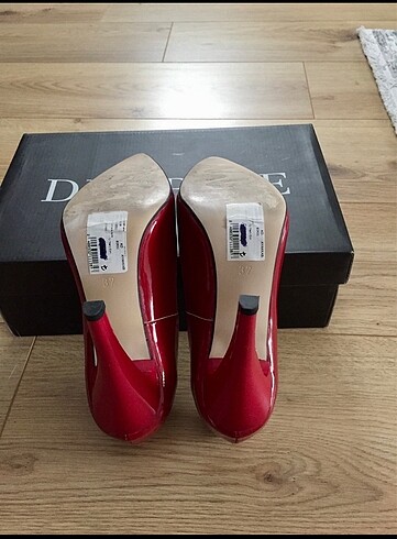 37 Beden Divarese Stiletto