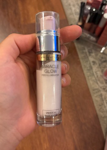 Bej Miracle Glow Aydınlatıcı Fondöten