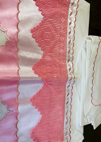 Dantel Nakışlı Pembe Yatak Örtüsü Takımı - Görsel 6