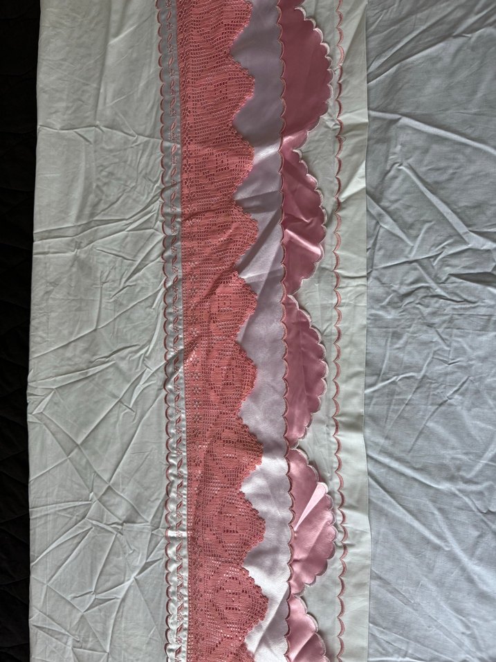 Dantel Nakışlı Pembe Yatak Örtüsü Takımı - Görsel 3