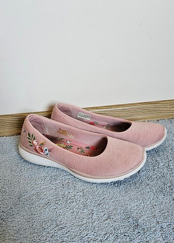 Skechers Pembe Çiçek İşlemeli Kadın Spor Babet