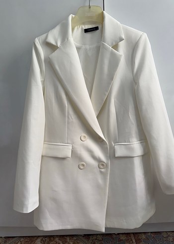 Kadın Beyaz Düğmeli Midi Blazer