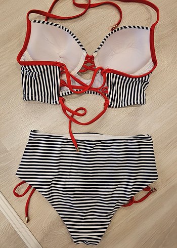 Kırmızı Detaylı Desenli Mini Bikini - Görsel 2