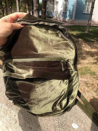 Yeşil kadife sırt çantası