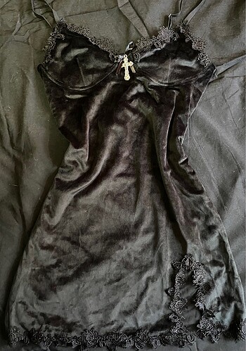 s Beden siyah Renk haç kolyeli gotik yırtmaçlı elbise