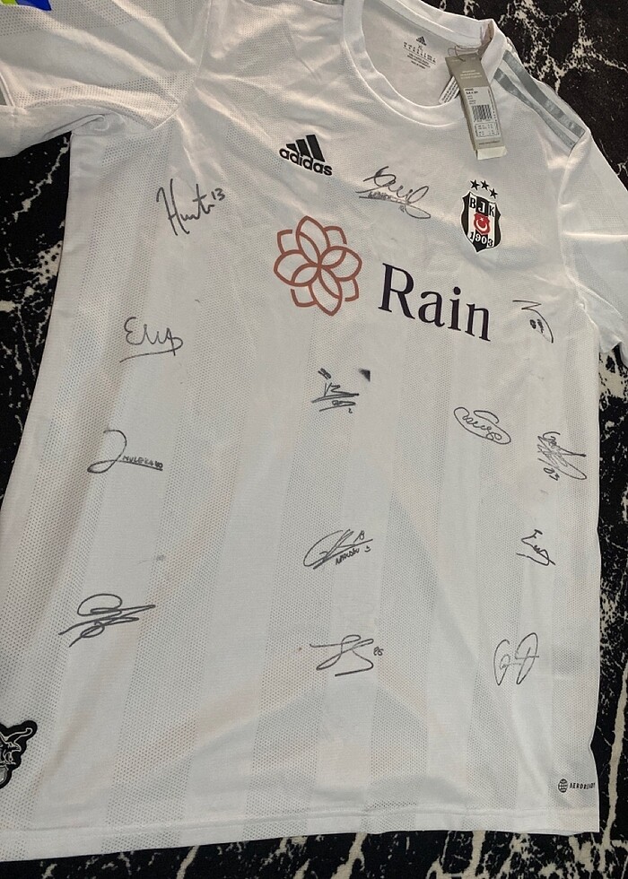 Adidas imzalı Beşiktaş forması - Görsel 2