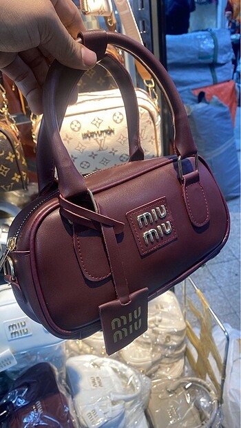Miu Miu kol çantası