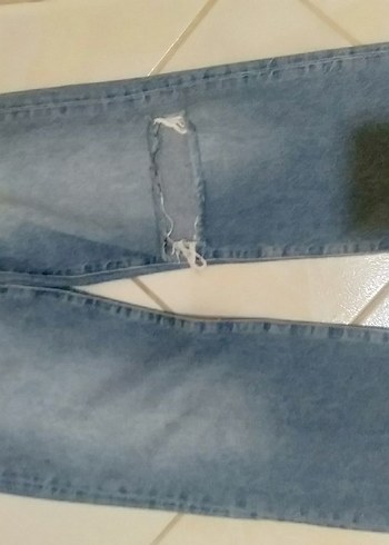 Yırtık Detaylı Mavi Kadın Denim Pantolon