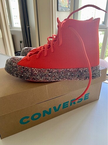 37 Beden kırmızı Renk Converse ayakkabı