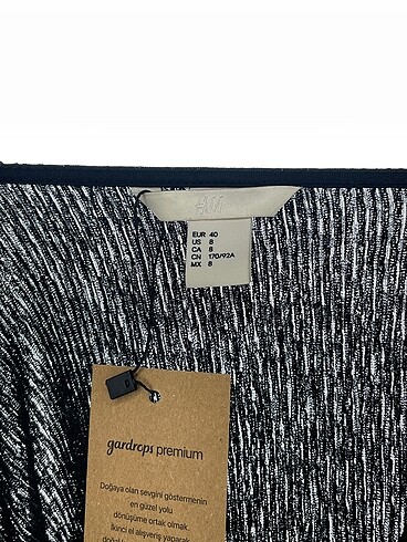 40 Beden siyah Renk H&M Bluz %70 İndirimli.