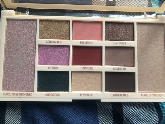 Makeup Revolution Far Paleti