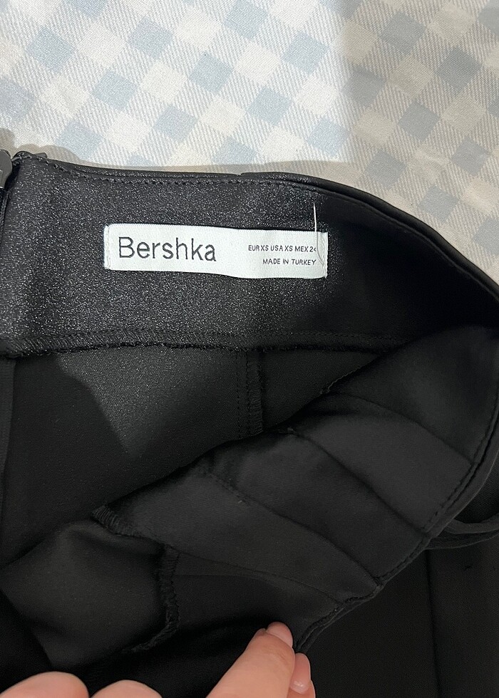 Bershka Siyah Saten Etek - Görsel 4