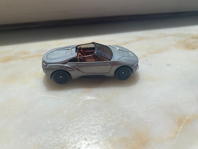 Hot wheels bmw i8 roadster