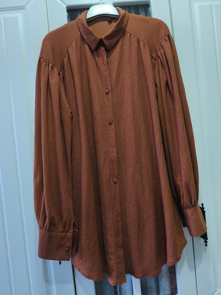 Düğmeli Kahverengi gömlek - Görsel 2